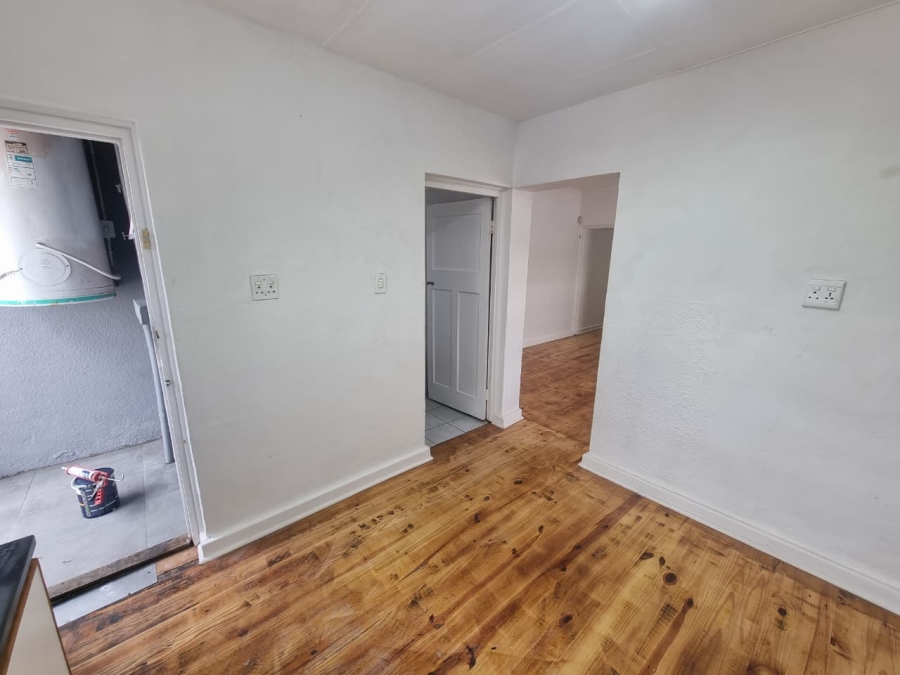 To Let 2 Bedroom Property for Rent in Lansdowne Western Cape